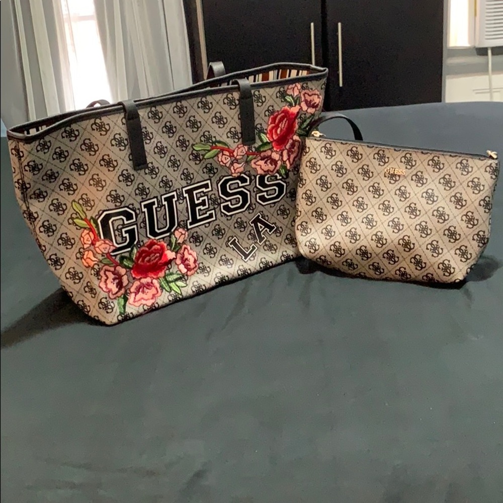 Guess purse with pouch